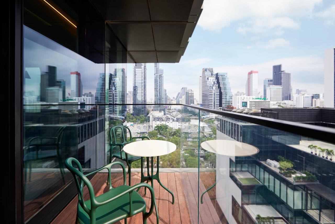 The Standard, Bangkok Mahanakhon 외부 사진 A balcony in Bangkok, Thailand
