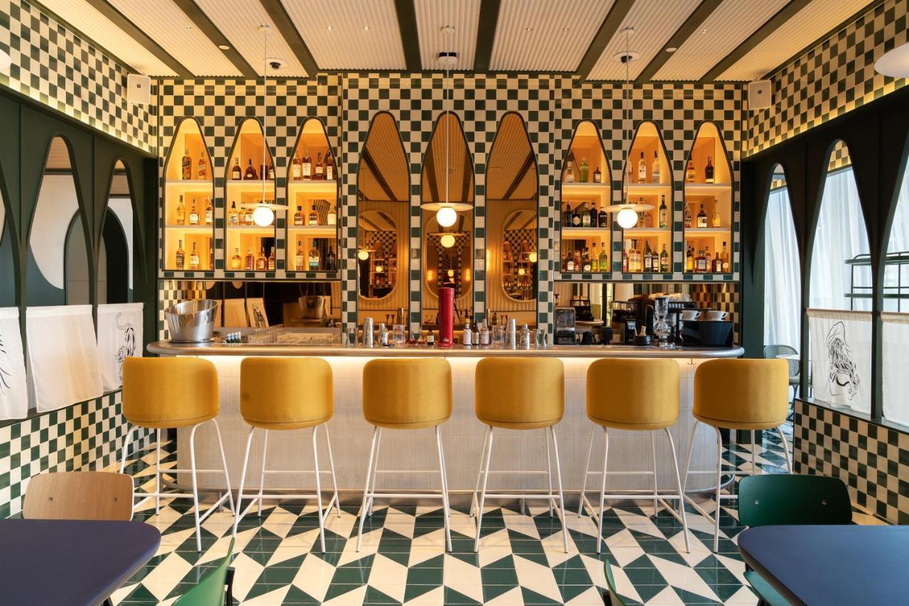 The Standard, Bangkok Mahanakhon 외부 사진 The bar at the restaurant