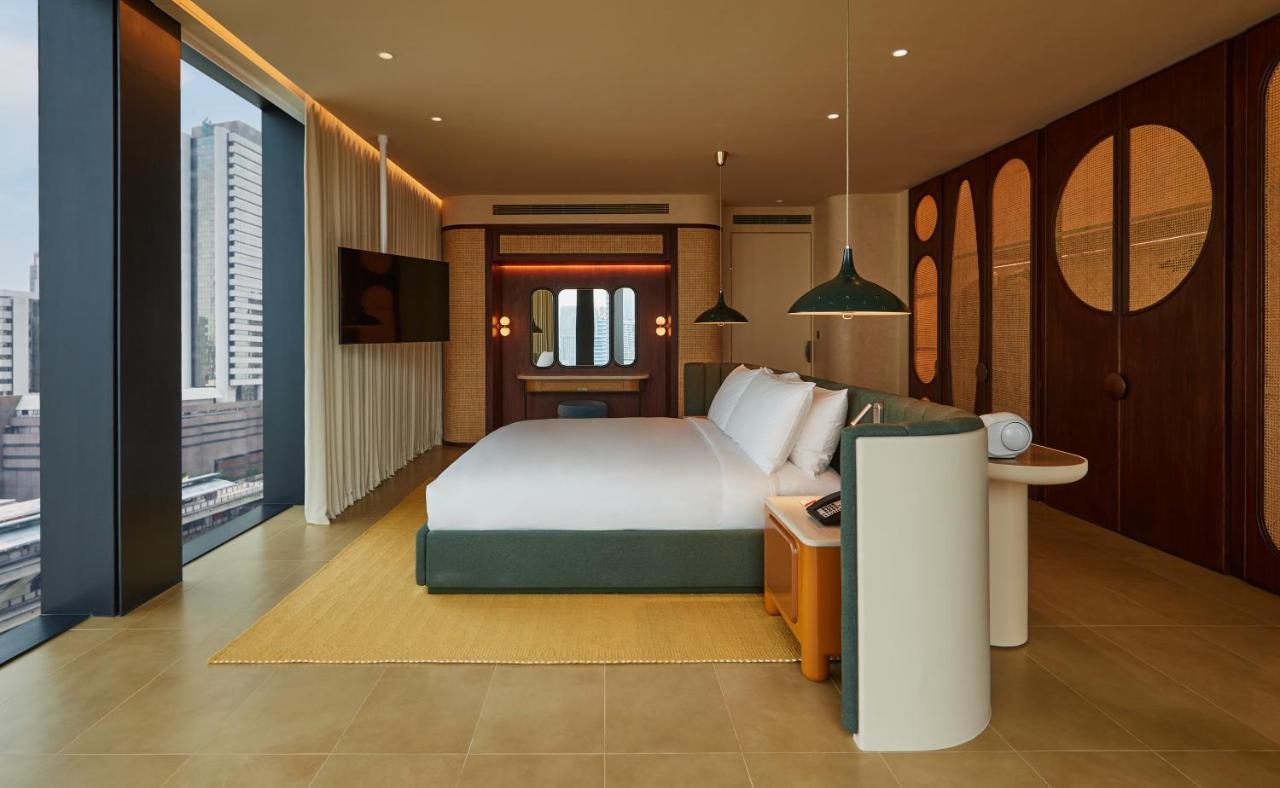 The Standard, Bangkok Mahanakhon 외부 사진 A bedroom at the hotel